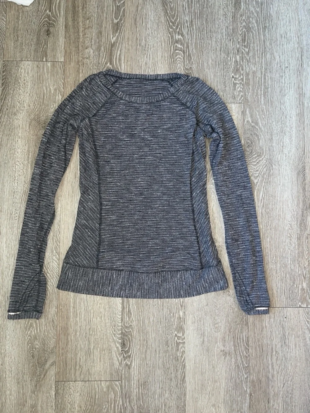 Lululemon Race Your Pace Long Sleeve gray top shirt workout athletic size 8